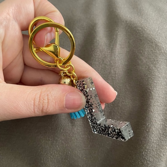 Handmade Letter "L" Keychain - Picture 3 of 6
